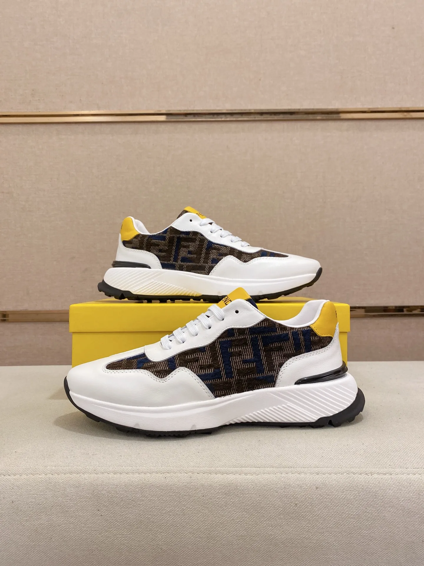 Men's shoes 💰 462💰 (fendi) New style 👊🏻 upper 🇮🇹 imported cowhide fabric 🇩🇪 lining imported sheepskin lining. The original outsole is molded to highlight the identity of every man, and the upper foot is elegant and stable🚶🏻🚶🏻The high-end custom counters reproduce the original version📯No matter the wind or rain, the shoe last remains unchanged and can withstand the verification of time🔍️,🔵 Size: 38-44